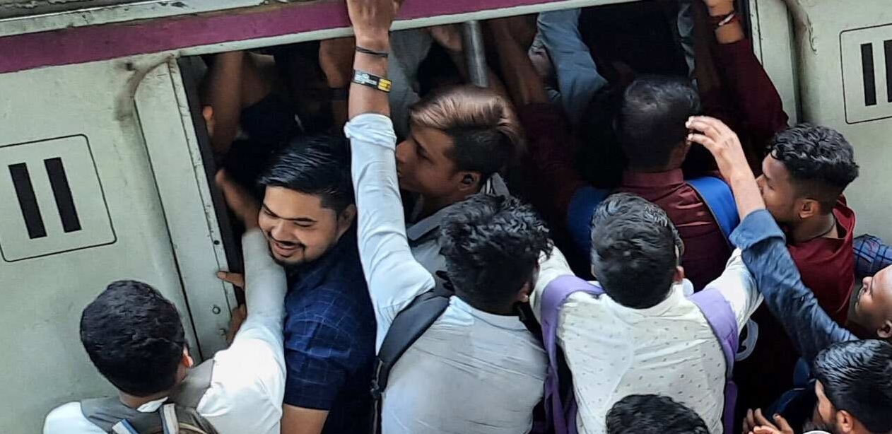 শিয়ালদহ ডিভিশনের লোকাল ট্রেনে বাড়ানো হল ‘লেডিজ’ কামরা