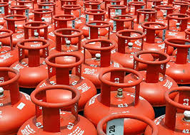 রান্নার গ্যাসের দাম বাড়ল, উজ্জ্বলা যোজনার আওতায় থাকা গ্রাহকরাও বাদ গেল