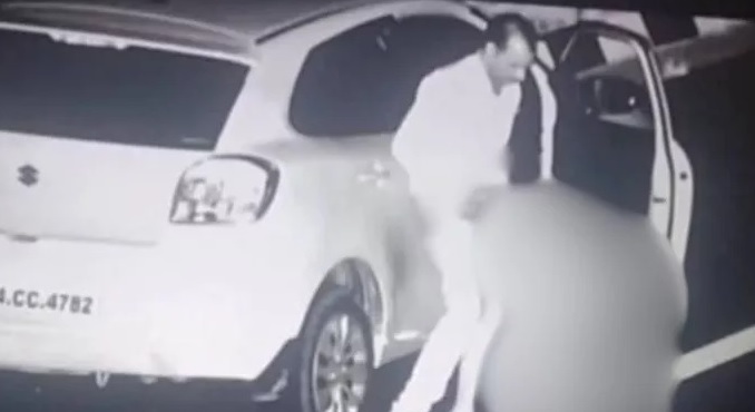 হাইওয়েতে যৌনসঙ্গমে মগ্ন বিজেপি নেতা