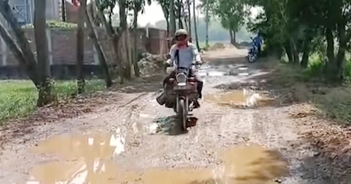 বেহাল রাস্তায় চাপে ঘাটাল, ‘আমরা–ওরা’ তরজায় তৃণমূল-বিজেপি