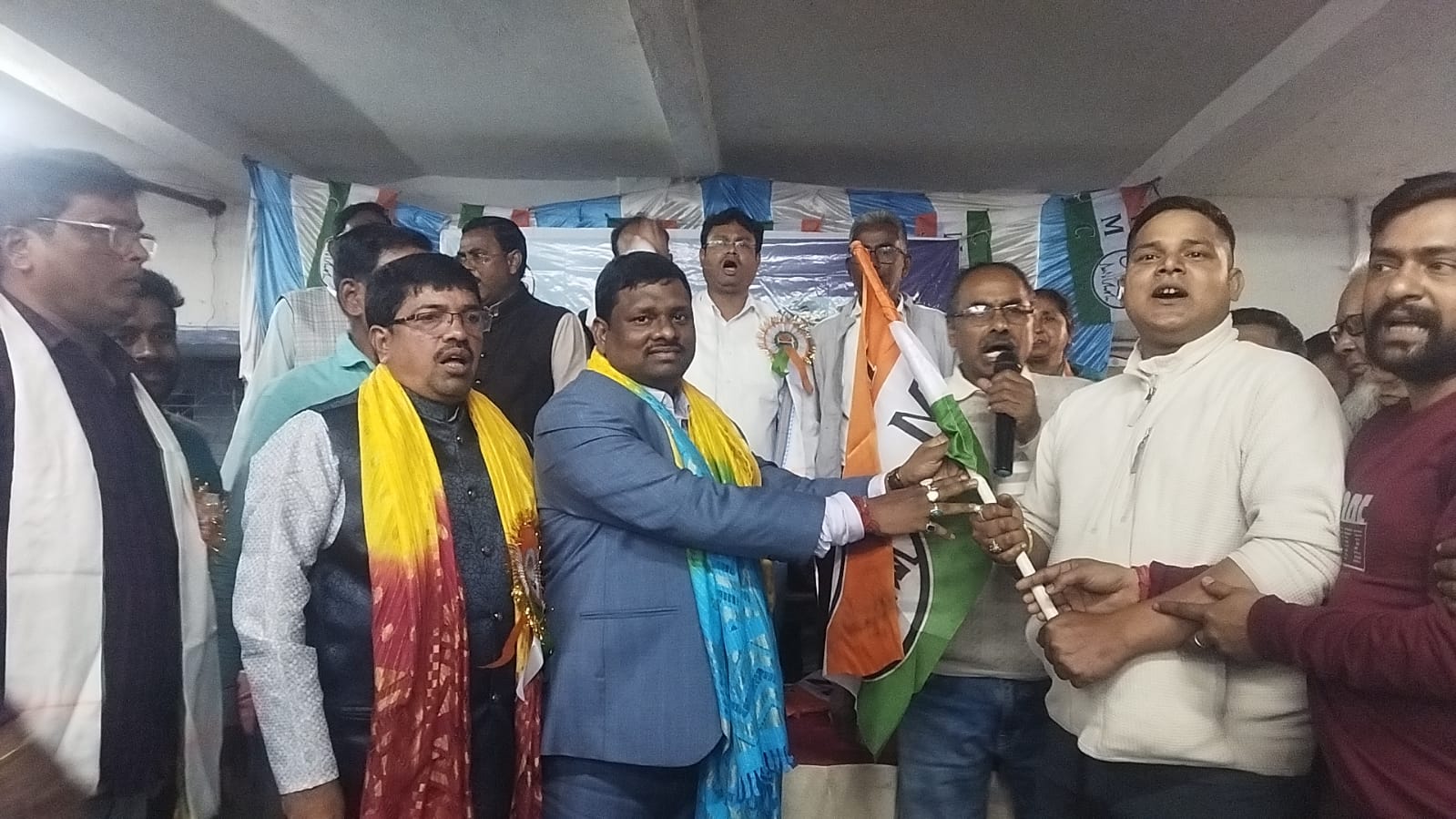 সাংসদ বাপি হালদারের হাত ধরে সিপিএম-বিজেপি দল থেকে তৃণমূলে যোগদান