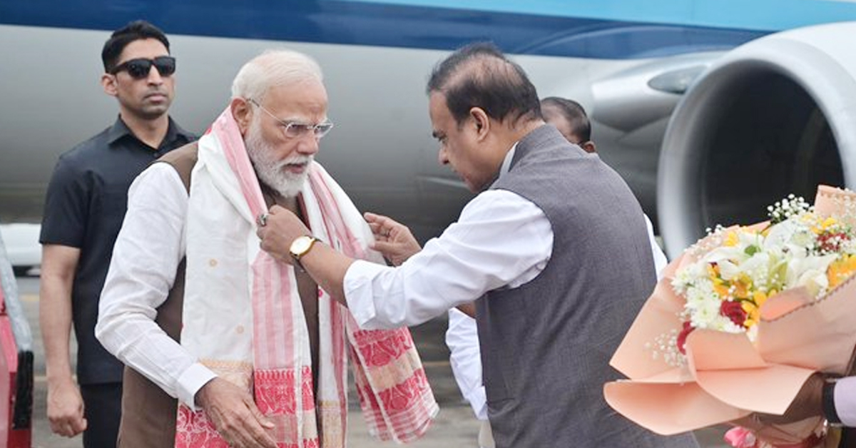 অসম সফরে মোদী, ₹৪৭,৬০০ কোটির প্রকল্প উদ্বোধন; চা-বাগান পরিবারের হাতে জমির পাট্টা